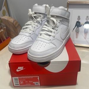 Nike court borough mid 2